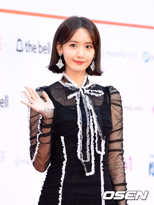Cùng diện đầm đen, nhưng Suzy và Yoona xinh đẹp theo cách hoàn toàn khác biệt trong Asia Artist Awards ảnh 6