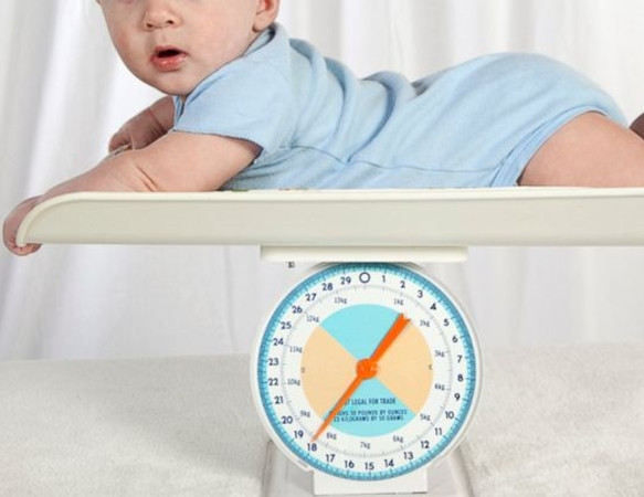Các bác sĩ gọi một em bé không tăng cân là “phát triển không đạt yêu cầu”.