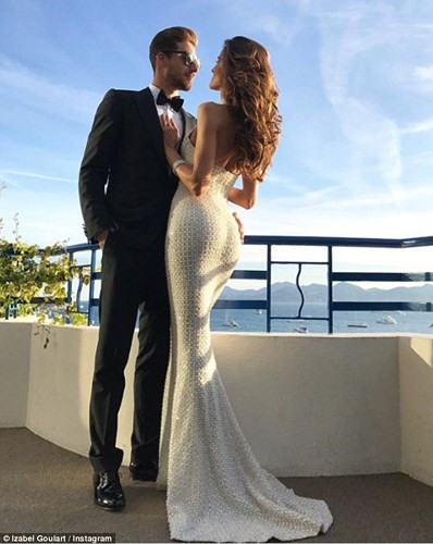 Bức ảnh được chụp khi cô nàng siêu mẫu và chàng thủ thành Đức ở Cannes.