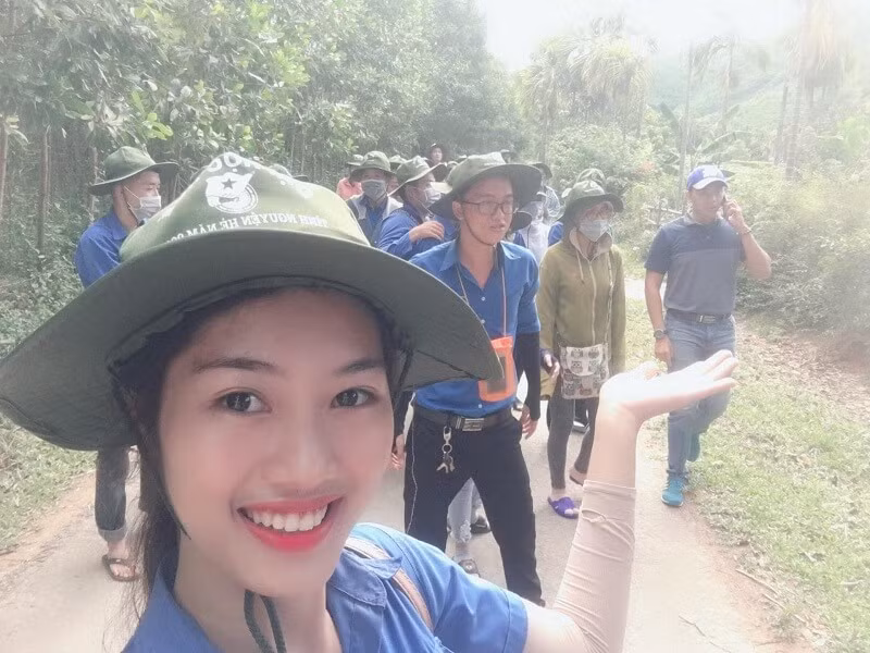 "Rụng tim" trước nét đẹp dịu dàng của nữ sinh Huế tại vòng sơ khảo "Hoa Khôi Sinh Viên 2018" ảnh 2