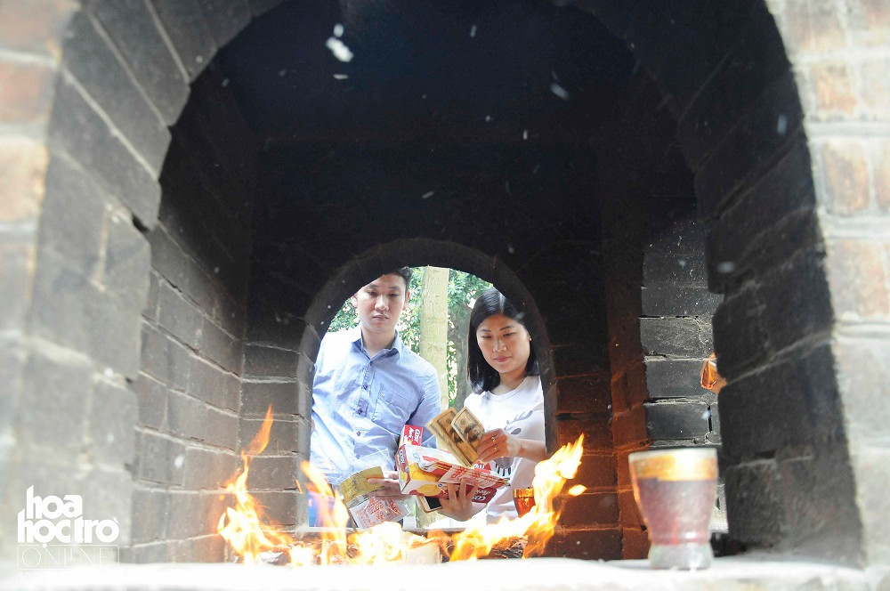 Người dân tới đây với mong muốn có thêm niềm tin và động lực để vượt qua khó khăn, hướng tới những điều tốt đẹp hơn trong cuộc sống.