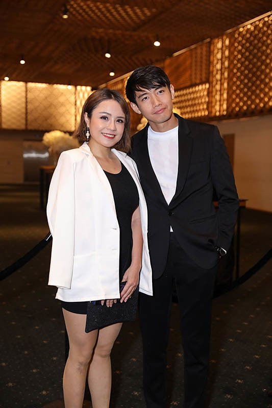 Cặp đôi Thái Trinh - Quang Đăng diện trang phục 