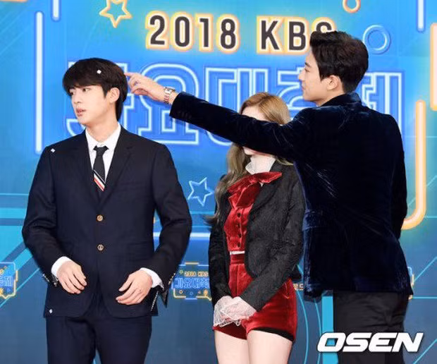 Cứ đến cuối năm, thuyền Chanyeol - Jin lại được dân tình lôi ra đẩy miệt mài ảnh 5