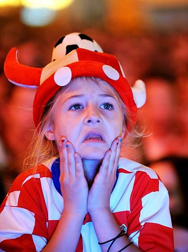 Thay đổi biểu cảm theo từng diễn biến trên sân.