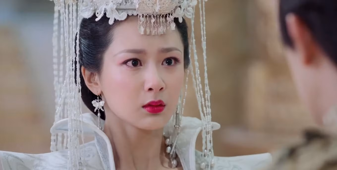 Không hề biết rằng cũng là chính mình tự đâm vào tim mình.
