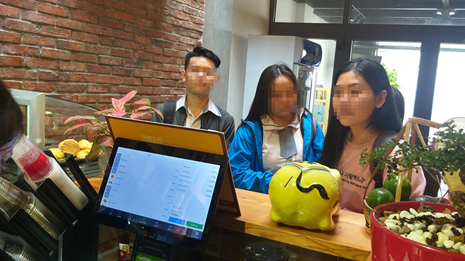 Nhiều học sinh có tiền tiêu vặt hằng ngày. Ảnh: Thúy Hằng. Nhiều học sinh có tiền tiêu vặt hằng ngày. Ảnh: Thúy Hằng.