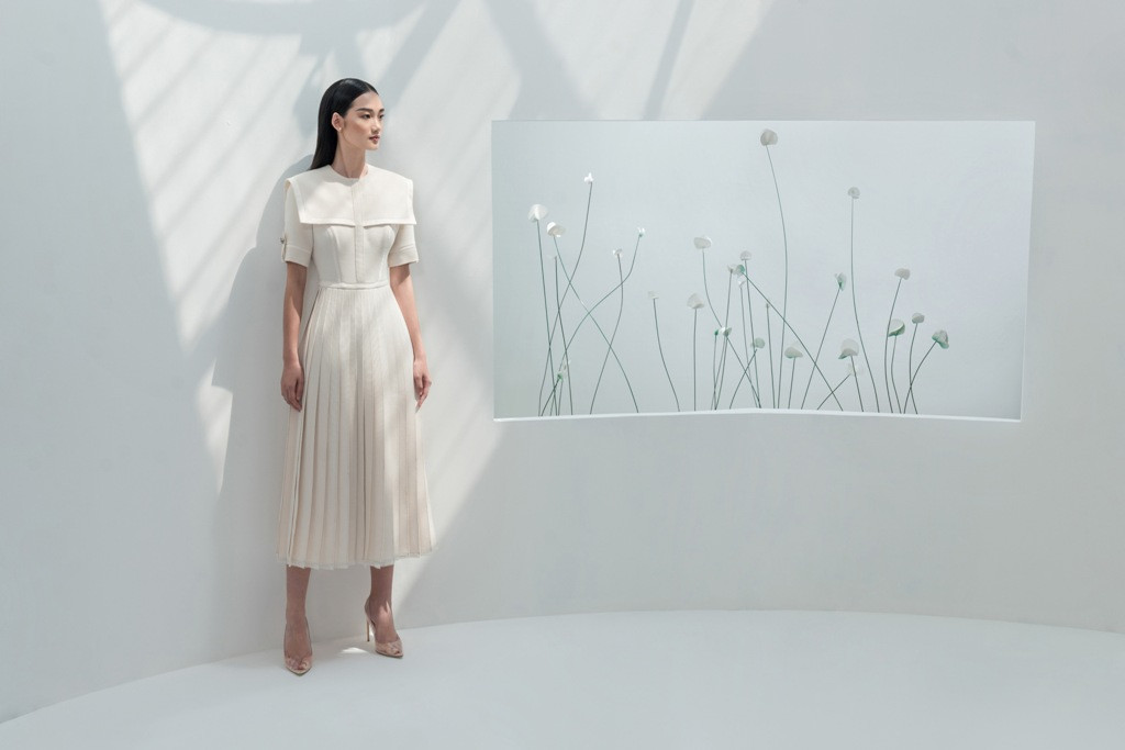 Sinh năm 1999, sở hữu gương mặt đẹp, góc cạnh và đậm chất high-fashion cùng chiều cao 1m71, Quỳnh Anh dễ dàng thu hút mọi ánh nhìn khi xuất hiện .