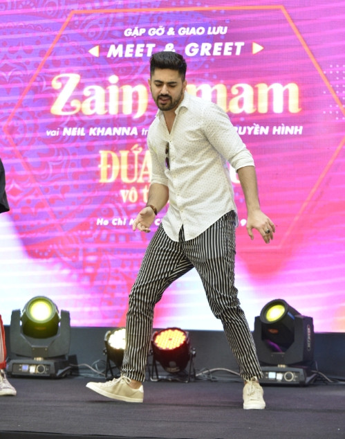 Gây ấn tượng với khán giả Việt bằng ngoại hình xuất chúng, cách trò chuyện thân mật, nhã nhặn, Zain Imam còn chinh phục fan Việt khi bất ngờ khoe vũ đạo đầy sôi động có 1-0-2.