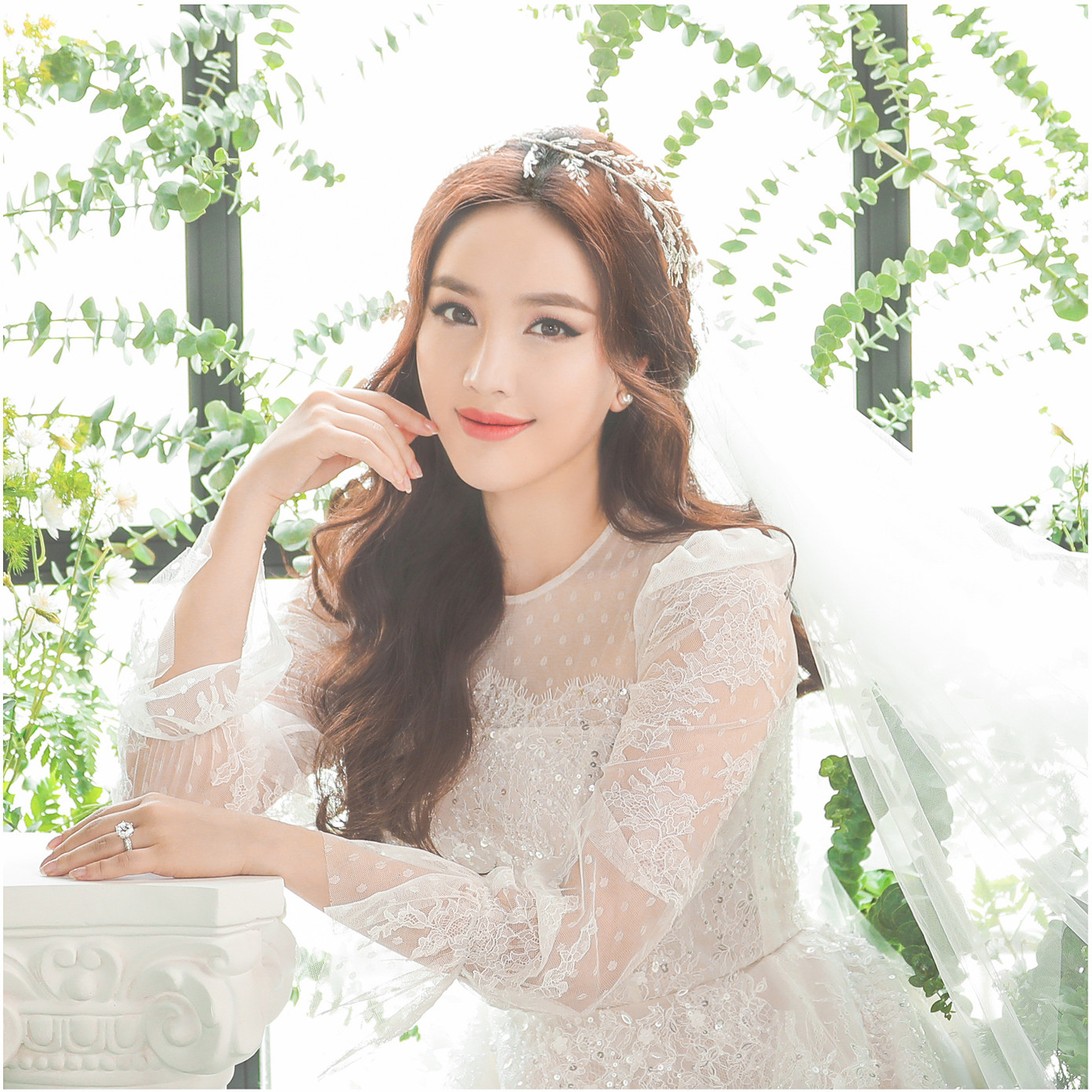 Chia sẻ về quyết định giấu kín thông tin, Bảo Thy cho biết cô không muốn khán giả nghĩ cô cố tình nhập nhằng chuyện kết hôn để PR cho 2 MV ra mắt trong năm 2019.