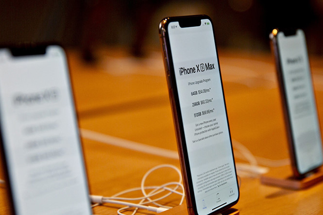 iPhone Xs và Xs Max vẫn được nhập khẩu vào Mỹ bất chấp hành vi vi phạm của Apple. ẢNH: AFP.