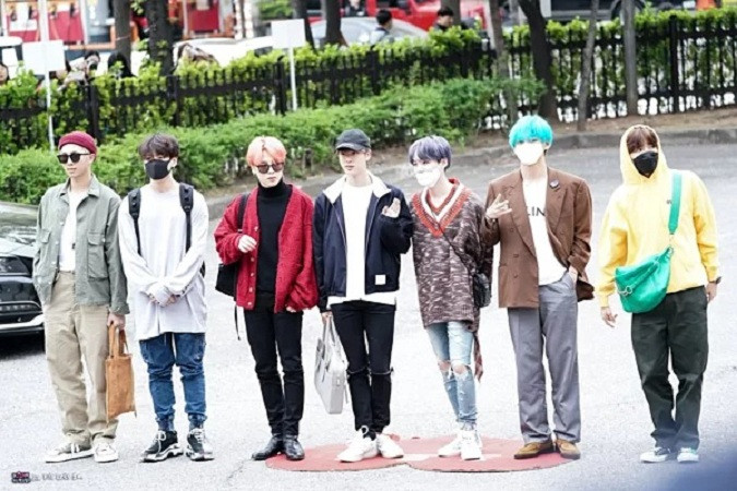 Buồn chưa, Music Bank không cho fan K-Pop chụp hình idol trên đường đến diễn nữa rồi ảnh 2 Buồn chưa, Music Bank không cho fan K-Pop chụp hình idol trên đường đến diễn nữa rồi ảnh 2