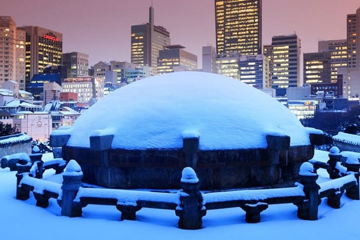 Khu mộ của Vua Seongjong, Hoàng hậu Jeonghyeon và con trai Jungjon. Đây là di sản được UNESCO công nhận.