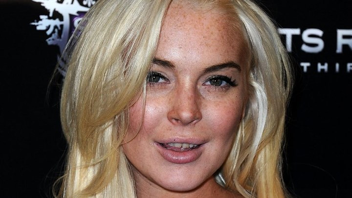 Lindsay Lohan thành công trong rất nhiều lĩnh vực như diễn viên, người mẫu, ca sĩ, nhạc sĩ,.... Thế nhưng cô nàng đã khiến người hâm mộ ngỡ ngàng vì hàm răng xấu ám màu thuốc lá quá nặng của mình.