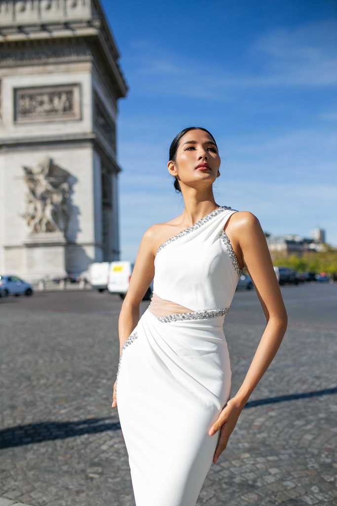 Trong thời gian tới, Á hậu Hoàng Thùy sẽ tiếp tục thực hiện các dự án riêng của năm 2018, cùng một kế hoạch lớn đồng hành cùng tổ chức Hoa hậu Hoàn vũ Việt Nam sẽ được công bố vào thời gian tới.