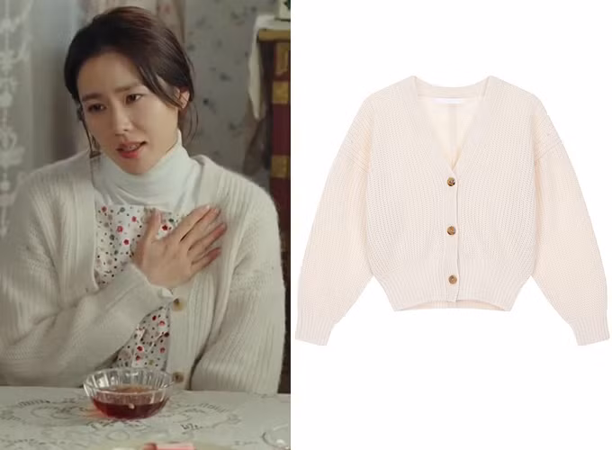 Cách kết hợp tầng lớp này được nữ chính diện trong nhiều hoàn cảnh. Cardigan lông xù của Voice of Voices giá 6,6 triệu đồng được Son Ye Jin diện trong tập 6.