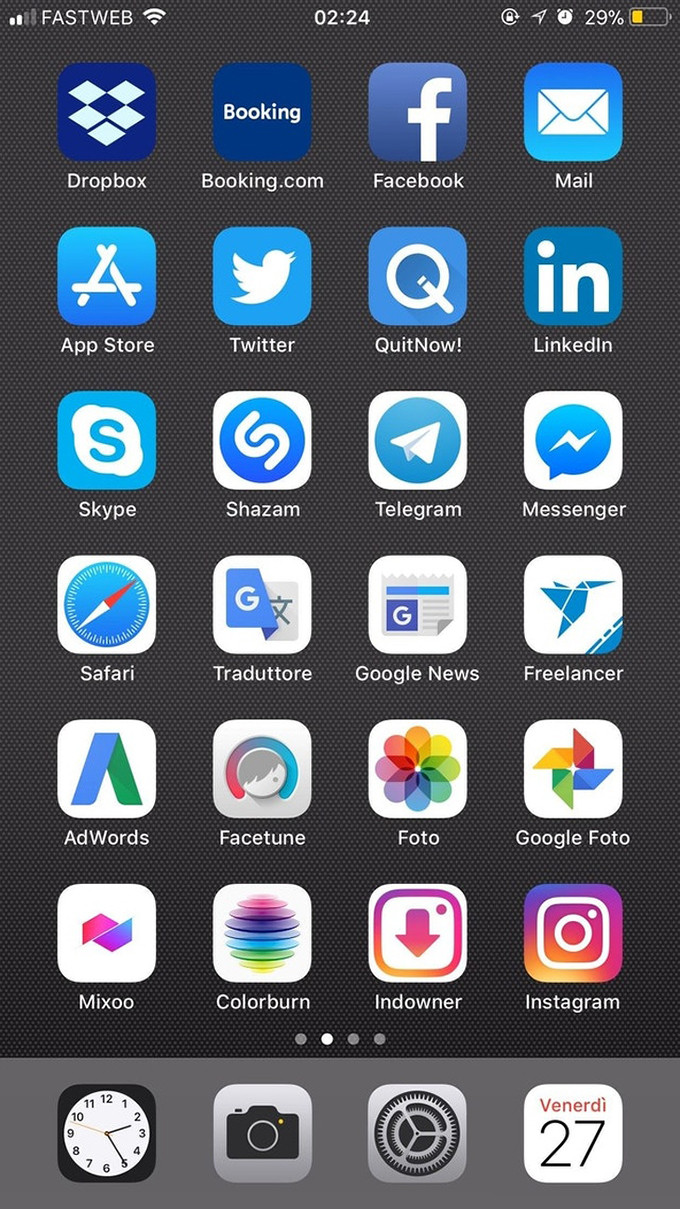 Màn hình điện thoại được phối màu chuẩn không cần chỉnh.