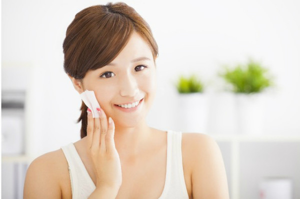 Việc làm sạch và dưỡng ẩm cho da mỗi tối là thói quen không thể thiếu với các cô gái Nhật Bản. Việc làm sạch và dưỡng ẩm cho da mỗi tối là thói quen không thể thiếu với các cô gái Nhật Bản.
