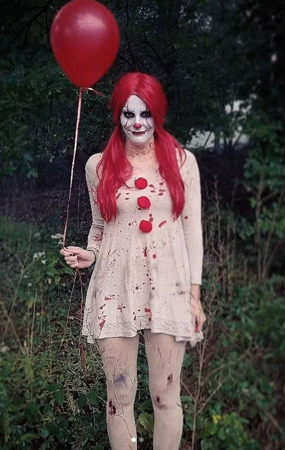 Bạn có thể sáng tạo trang phục Halloween với mọi thứ trong tủ quần áo của mình! ảnh 14