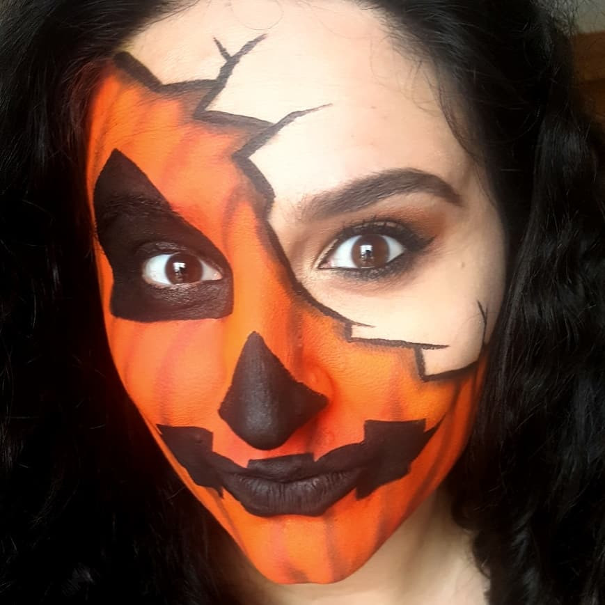 Bí ngô chưa bao giờ hết hot với những tín đồ make-up mùa Halloween. (Ảnh: @fabylousmakeup)