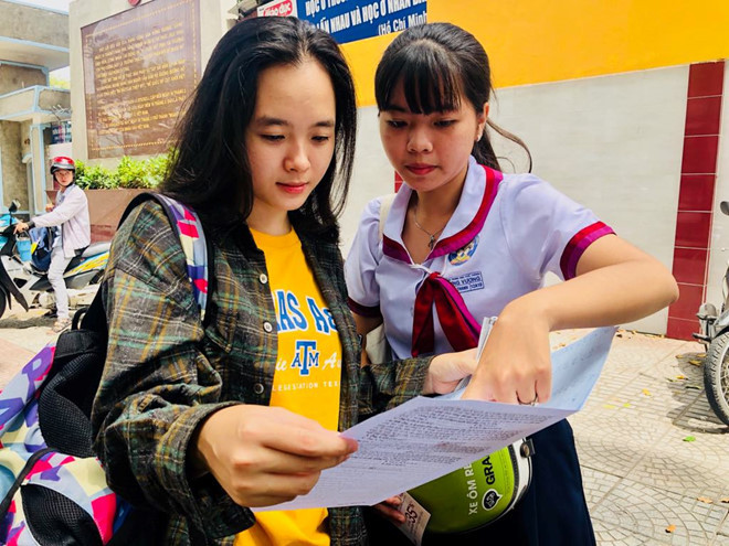 Thí sinh dự thi THPT quốc gia năm nay. Ảnh: Hà Ánh.