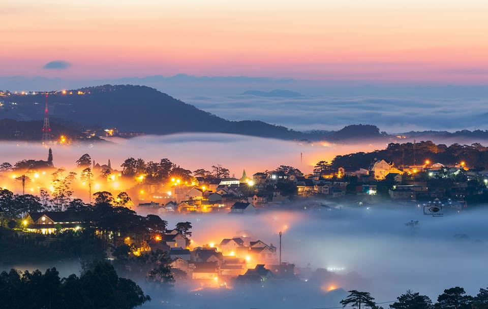 Đà Lạt vốn đã rất mộng mơ, nhưng Thu về càng khiến cho vẻ mộng mơ ấy thêm tình, thêm quyến rũ