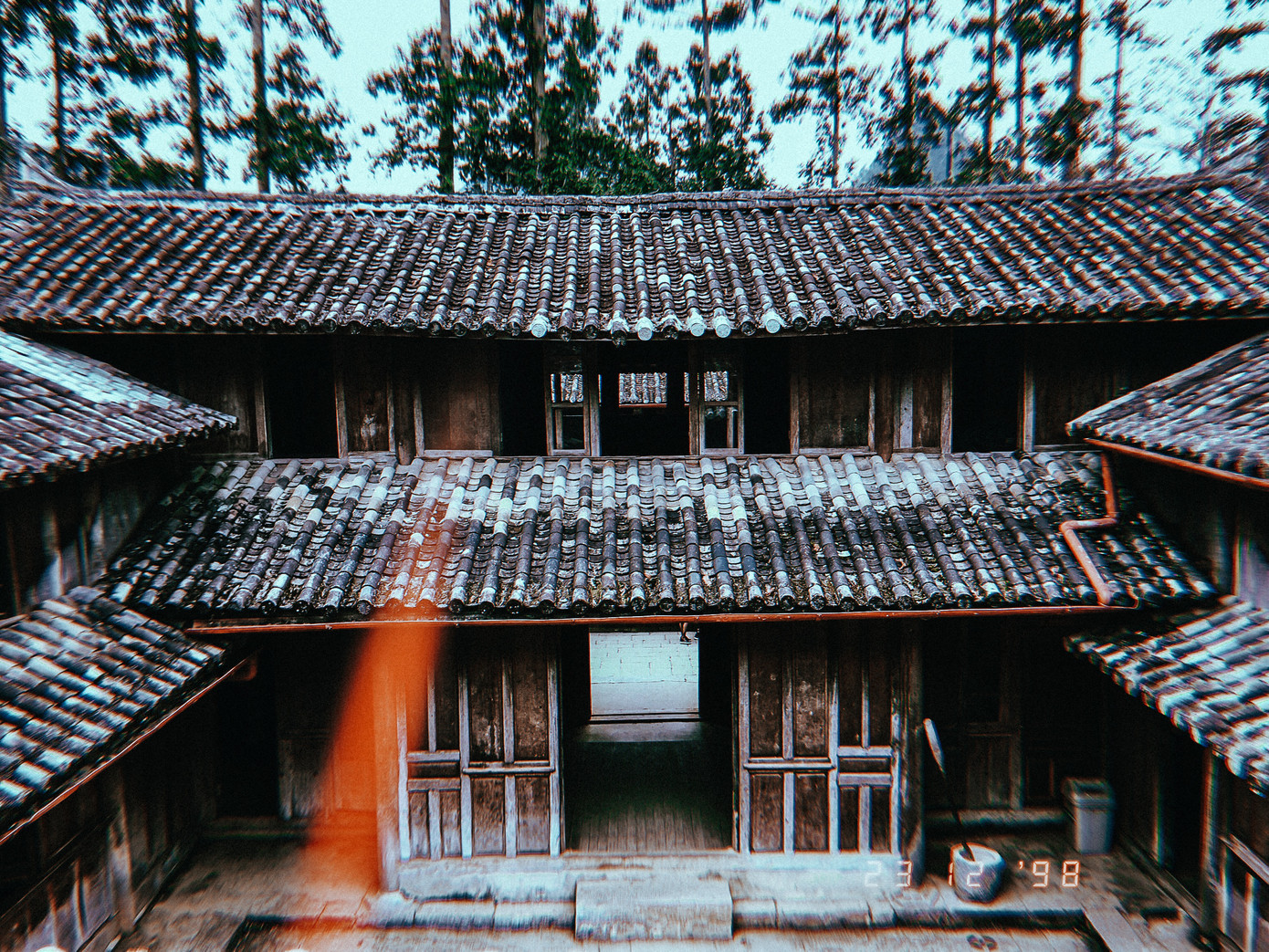 Dinh thự mang kiến trúc độc đáo, mang sự ảnh hưởng của ba nền kiến trúc: Trung Quốc, người dân tộc Mông và Pháp.