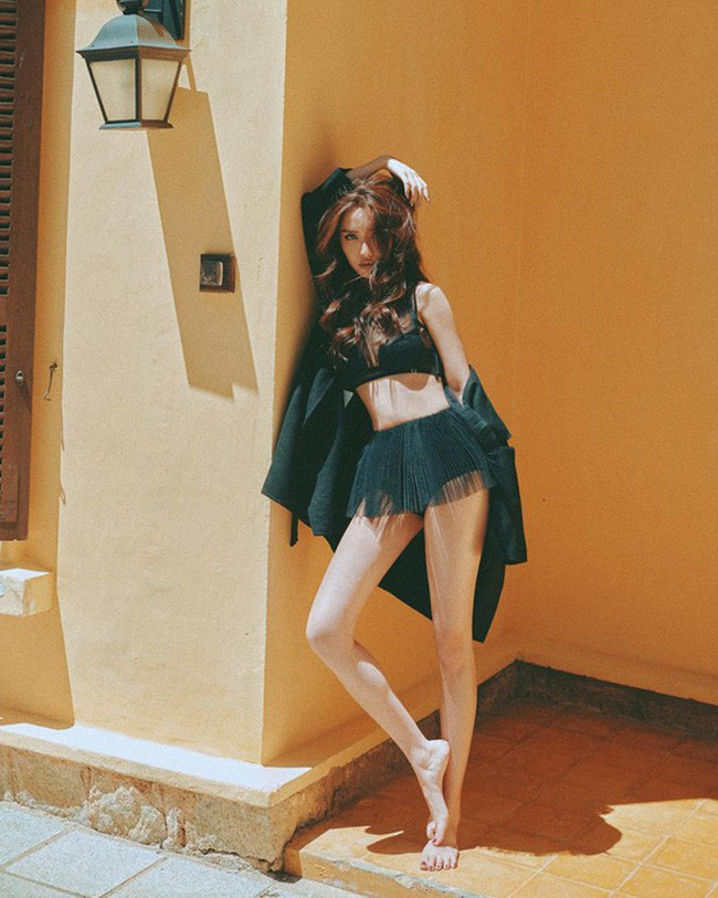 Một số hình ảnh gây tranh cãi của Bích Phương.