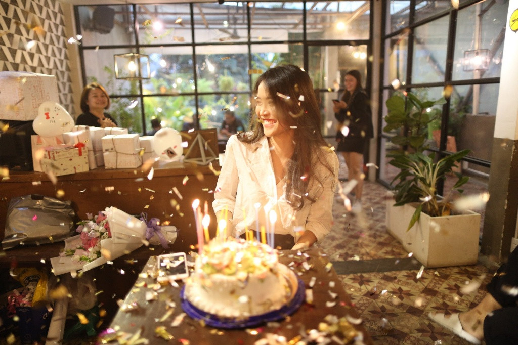 Điều khiến Á hậu cảm động là tình cảm mà fan dành cho mình suốt thời gian dài vừa qua từ thời điểm The Face 2017 đến nay dù hiện tại cô đang tập trung cho kinh doanh, chưa có nhiều hoạt động hoạt động nghệ thuật.