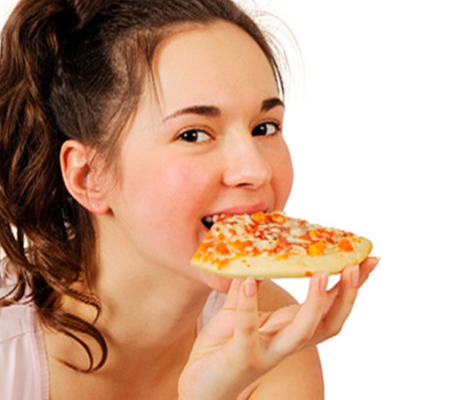 Thèm ăn phô-mai trong kỳ nguyệt san là do cơ thể bạn đang cần canxi đấy.