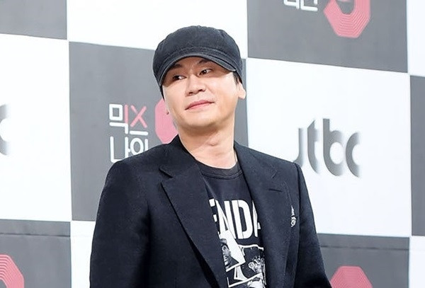 Chủ tịch Yang rất quan tâm đến album solo đầu tay của Song Mino. Chủ tịch Yang rất quan tâm đến album solo đầu tay của Song Mino.