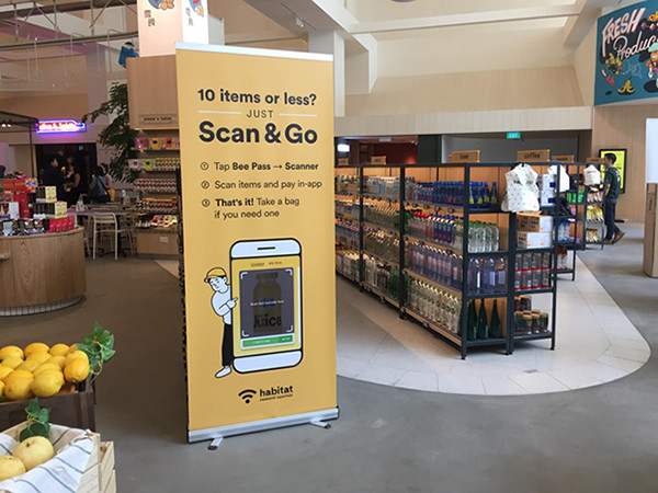 Người dùng sử dụng app để thanh toán khi mua hàng ở habitat.