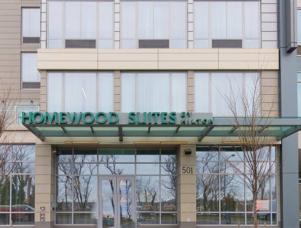 Khách sạn Homewood Suites, nơi Smith làm thêm.