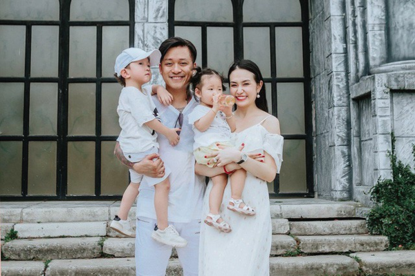 Gia đình hạnh phúc của Tuấn Hưng.