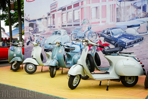 Những chiếc Vespa đậm chất cổ điển thuộc các thế hệ khác nhau cũng có không gian riêng để “khoe dáng”.