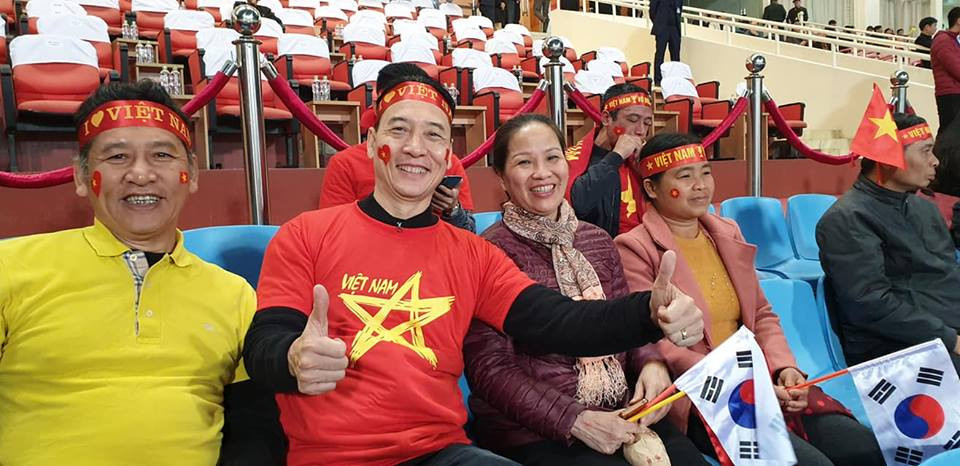 Người thân luôn ở bên ủng hộ và cổ vũ cho Văn Lâm những lần anh ra sân thi đấu.