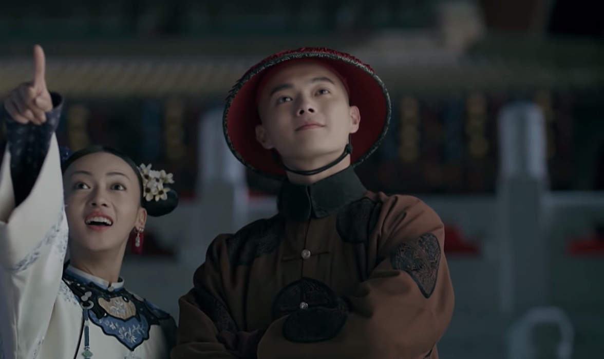 Ngày mai vẫn đến nắng vẫn ươm vàng, Mà người biến mất như pháo hoa tàn.