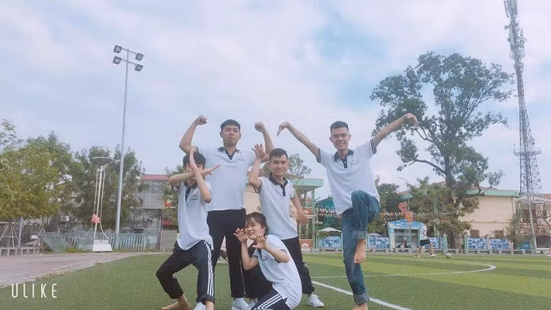 5 anh em siêu nhân phiên bản học sinh.