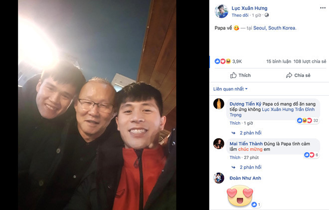 Lục Xuân Hưng cũng đăng ảnh gặp HLV Park Hang-seo tại Hàn Quốc cùng dòng chữ chứa đựng tình cảm: "Papa về". Ảnh: Lục Xuân Hưng.