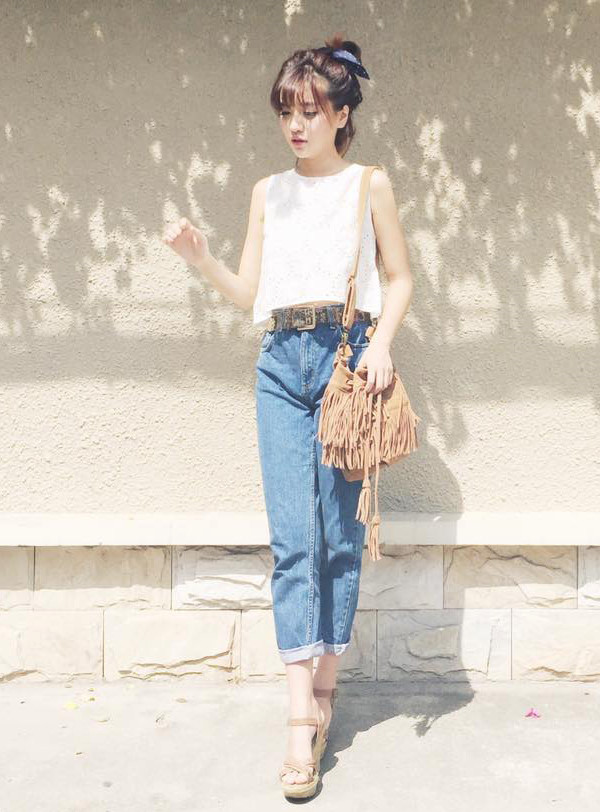 Những bộ ảnh street style của Bích Phương hướng đến vẻ nhẹ nhàng, nữ tính, có chút mong manh của các quý cô, tiểu thư.