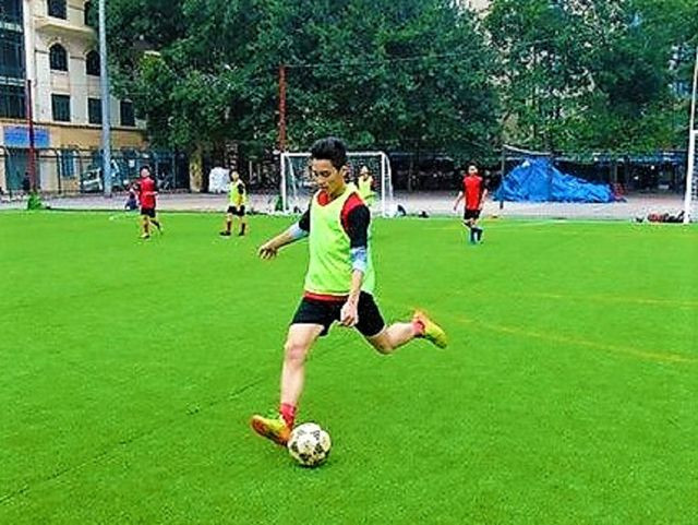 Ý tưởng bài luận được Hào nghĩ ra lúc đá bóng – môn thể thao ưa thích của em.