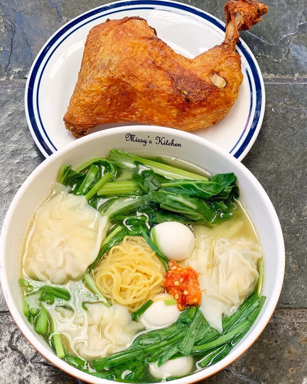 Giá dao động từ 35.000-45.000 đồng/suất.