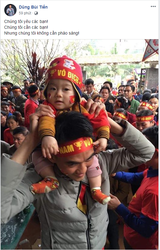 Thông điệp kèm hình ảnh được gửi đến người hâm mộ từ trang Facebook cá nhân của các cầu thủ.