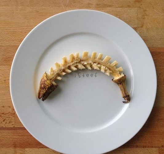 Thay vì tạo hình một chú cá như ý định ban đầu, Stephan tạo nên một chiếc xương cá trông vô cùng thú vị và đặc biệt.