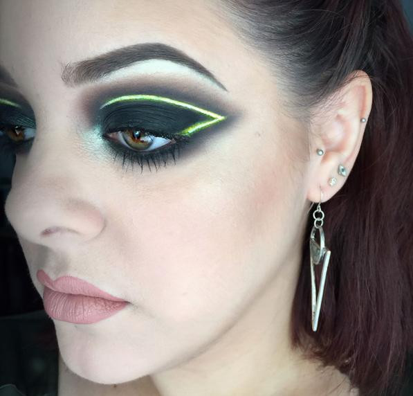 Trang điểm màu neon - xu hướng mới đang làm mưa làm gió trên Instargram ảnh 3