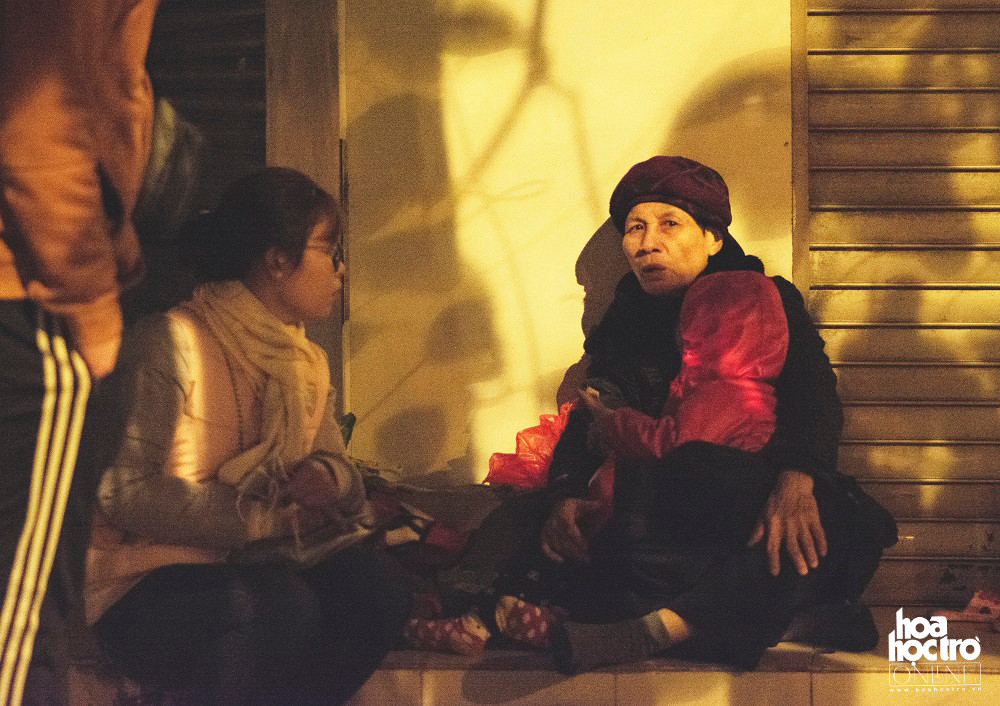 Các bạn trẻ cùng ngồi xuống và nghe nhưng câu chuyện cuộc đời của các cá nhân với nhiều hoàn cảnh khác nhau.