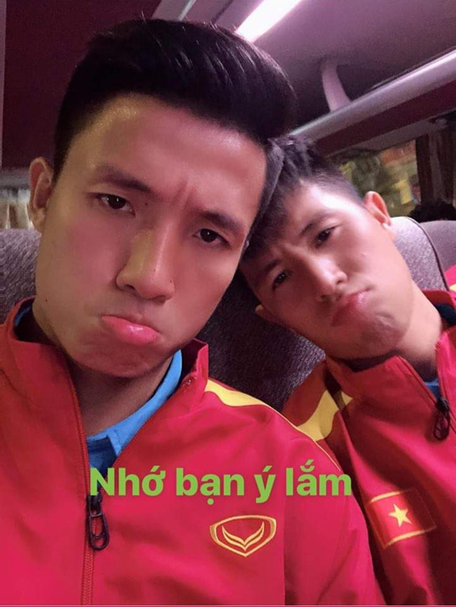 Trung vệ sinh năm 1997 không quên gửi lời ngọt ngào đến bạn thân Bùi Tiến Dũng. Đình Trọng đăng ảnh chụp chung với Bùi Tiến Dũng kèm lời “thả thính” trên story của mình: “Nhớ bạn ý lắm".