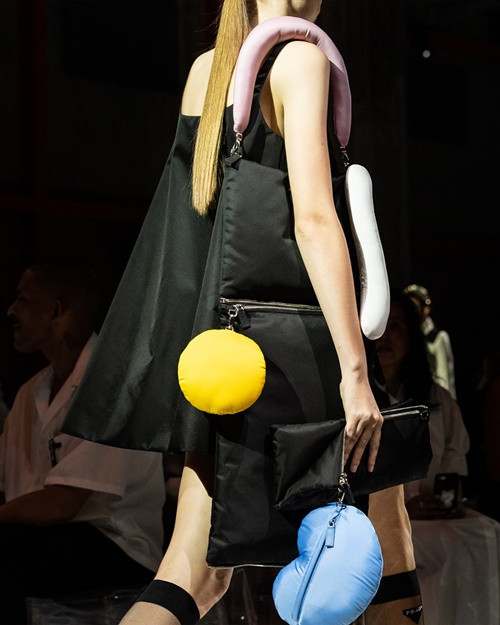 Các thương hiệu thời trang cao cấp giống với những kiểu học sinh nào? ảnh 8