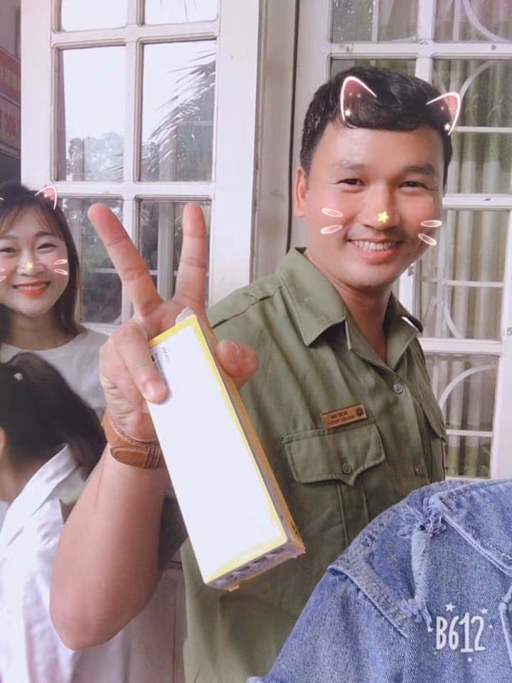 “Trong giờ học thì thầy cực kì nghiêm khắc, nhưng lúc chơi thì cũng là người chơi hết mình”- một teen chia sẻ