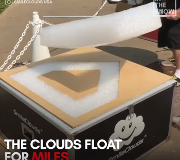 Cận cảnh chiếc máy tạo ra những đám mây kì diệu đây rồi.