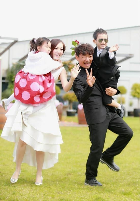 Những tưởng đây là một gia đình hạnh phúc nếp tẻ đầy đủ.